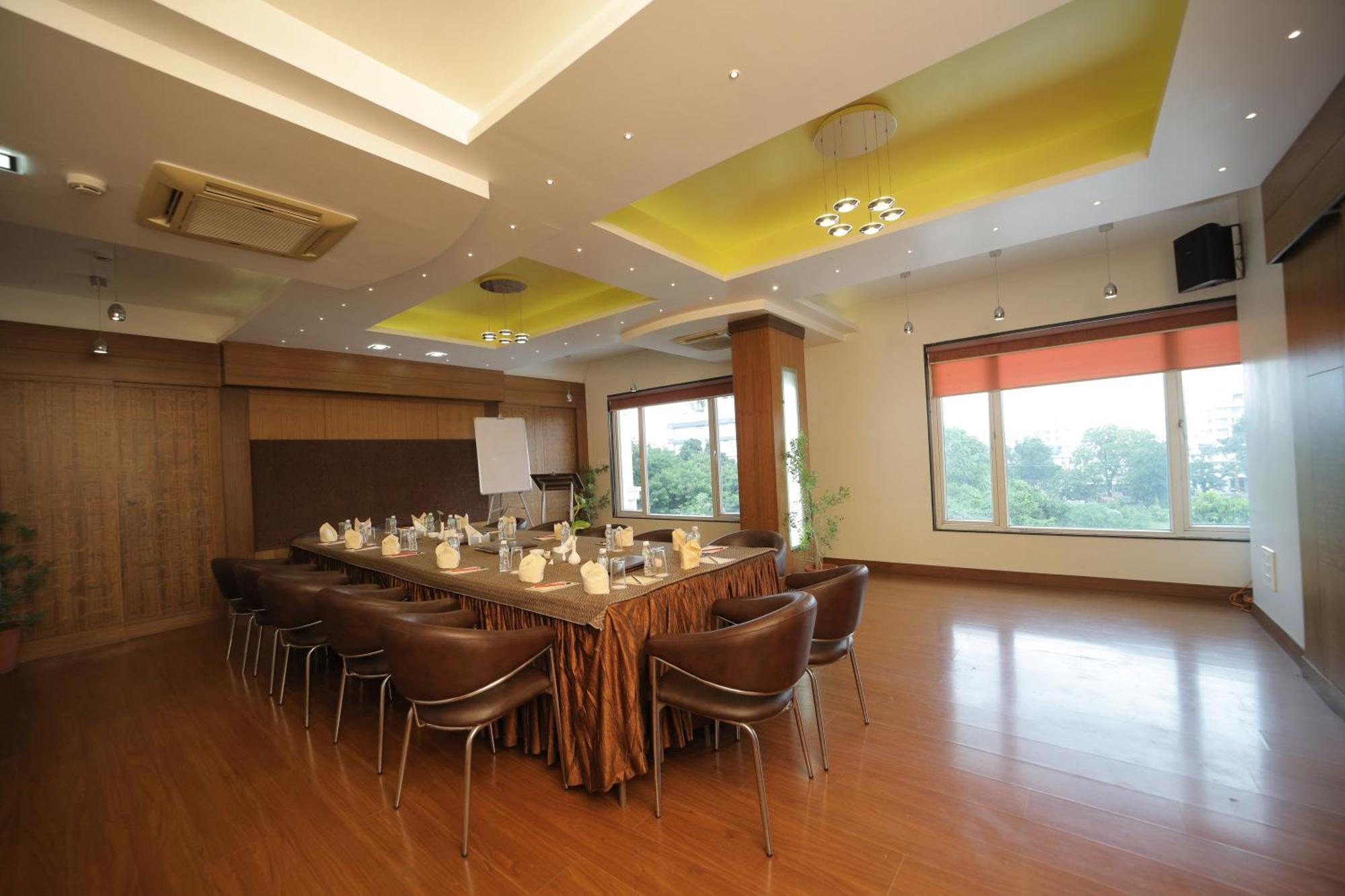 Amantra Comfort Hotel Udaipur Eksteriør bilde